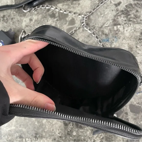 (Fake) Razor Blade Leather Chain Heart Bag - Picture 6 of 16